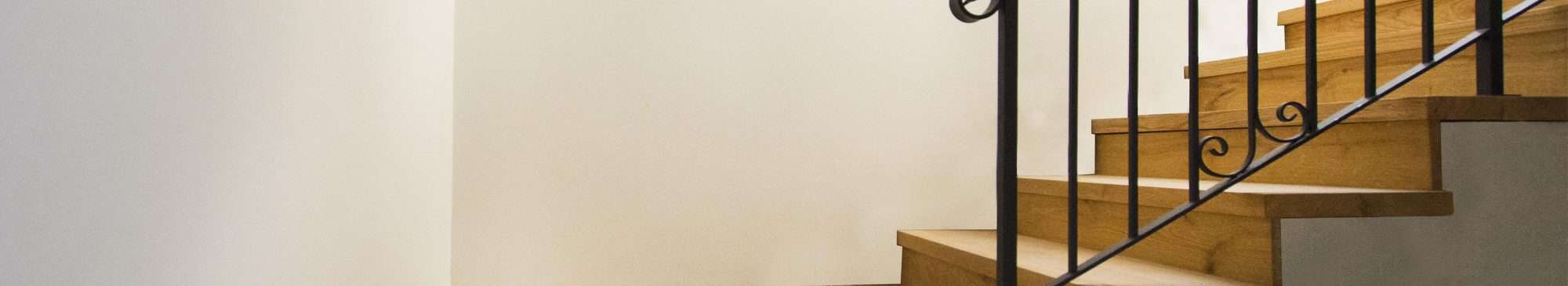 חיפוי מדרגות בעץ