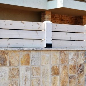 גדר עץ אורן 